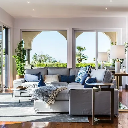 The Seafront Manor By The Getaway Collection